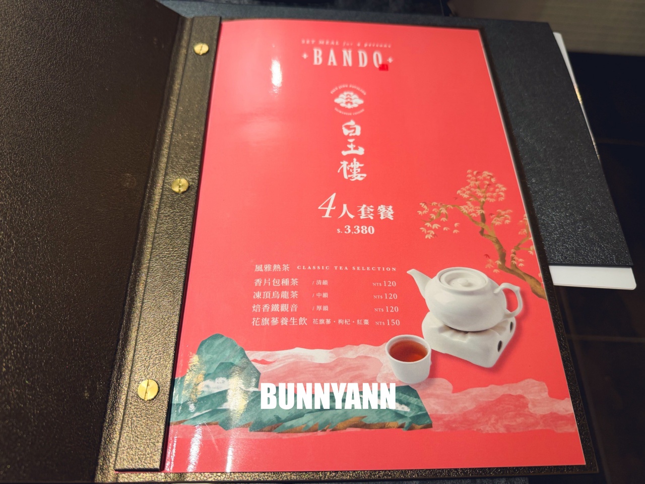 附近鄰居當午餐吃，就是台菜餐廳店家，點個四人套餐就很夠吃，浪漫環境也是主打