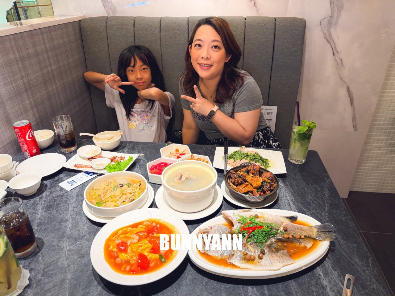 附近鄰居當午餐吃，就是台菜餐廳店家，點個四人套餐就很夠吃，浪漫環境也是主打