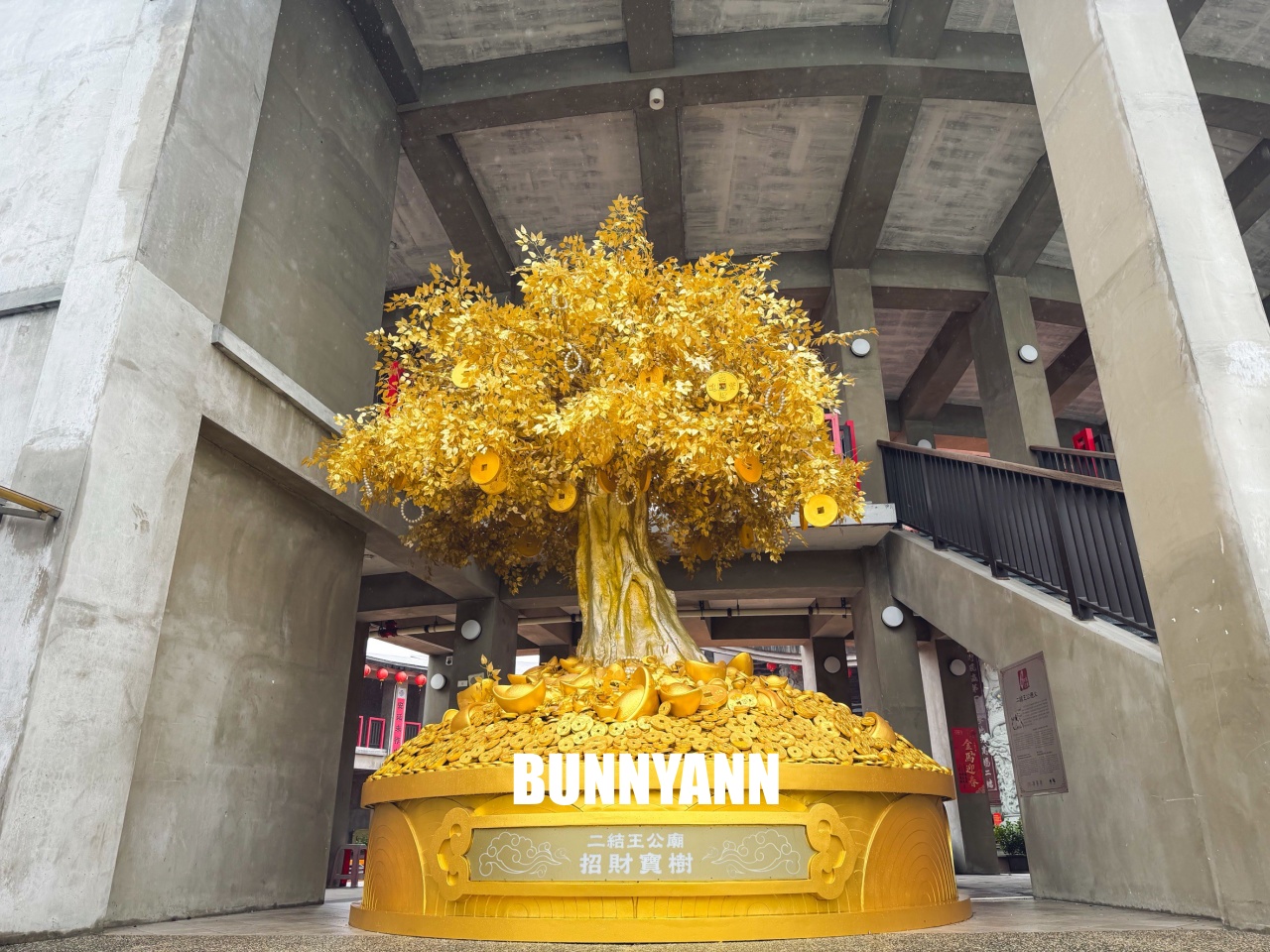 很多人不知道，是最佳補財廟宇，廟內匠心雕刻景色真美，招財樹是招牌主打