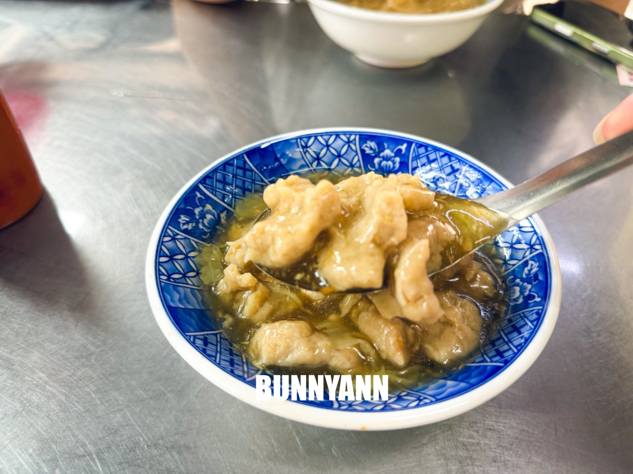 周邊居民當下午茶吃,就是麵線糊店家,點個一組就會飽,肉羹也是主打 周邊居民當下午茶吃,就是麵線糊店家,點個一組就會飽,肉羹也是主打
