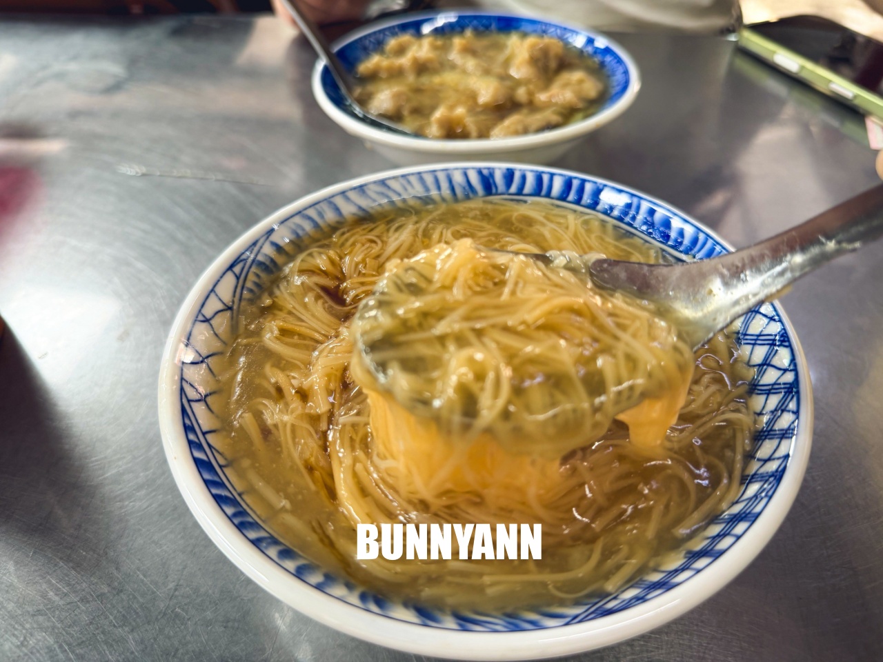 周邊居民當下午茶吃，就是麵線糊店家，點個一組就會飽，肉羹也是主打