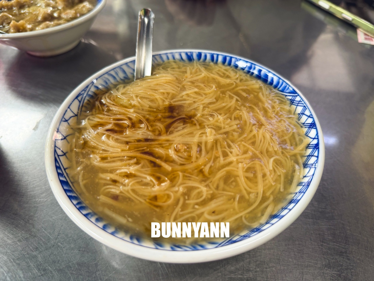 周邊居民當下午茶吃,就是麵線糊店家,點個一組就會飽,肉羹也是主打 周邊居民當下午茶吃,就是麵線糊店家,點個一組就會飽,肉羹也是主打