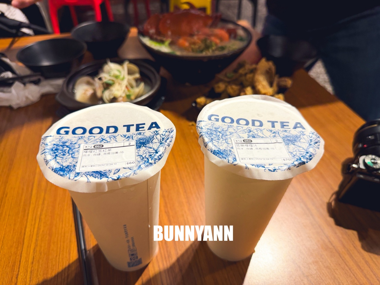外國人也專程來吃，是螃蟹粥店家，點個大碗吃不下，牛奶貝也是招牌