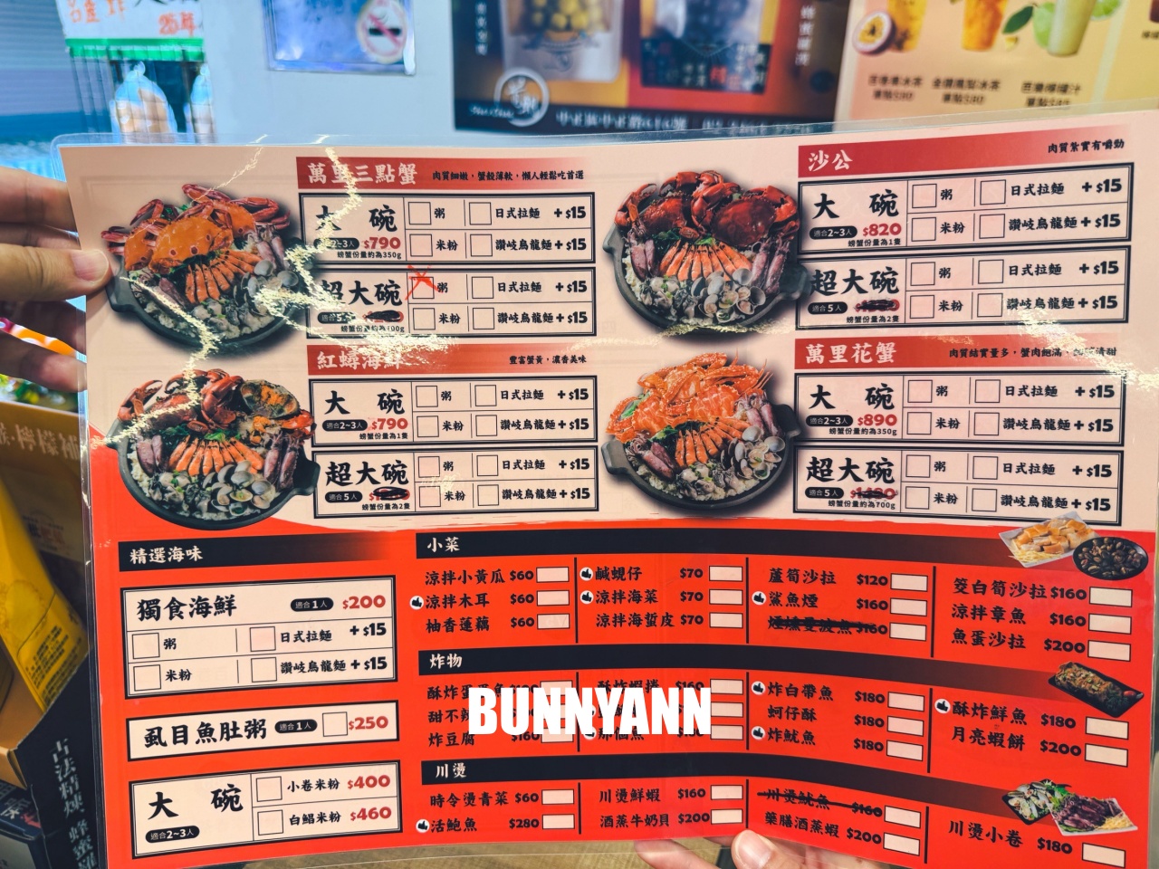 外國人也專程來吃，是螃蟹粥店家，點個大碗吃不下，牛奶貝也是招牌