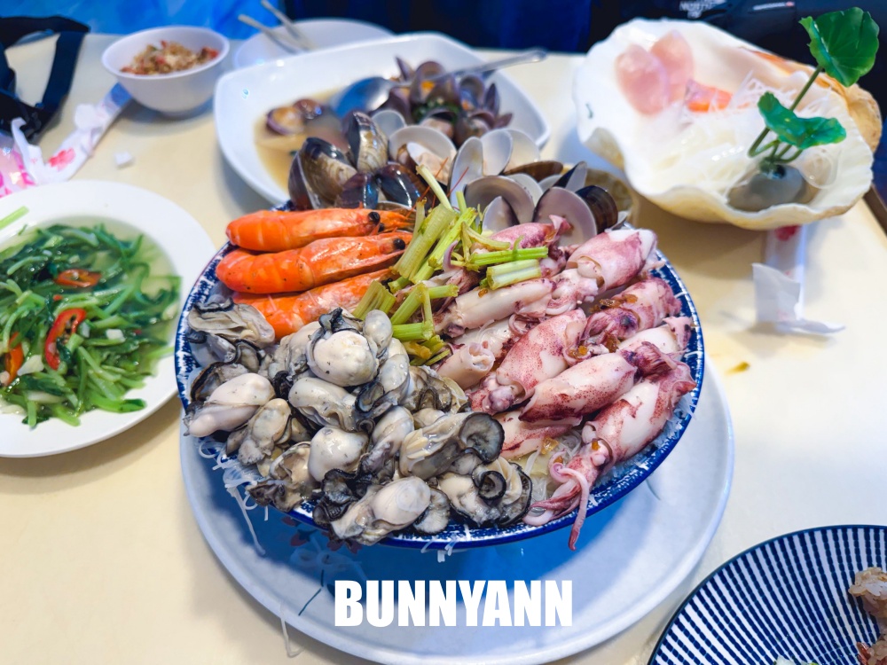 誰說這家海產沒人吃，450元小卷米粉有夠飽，生魚片也是招牌