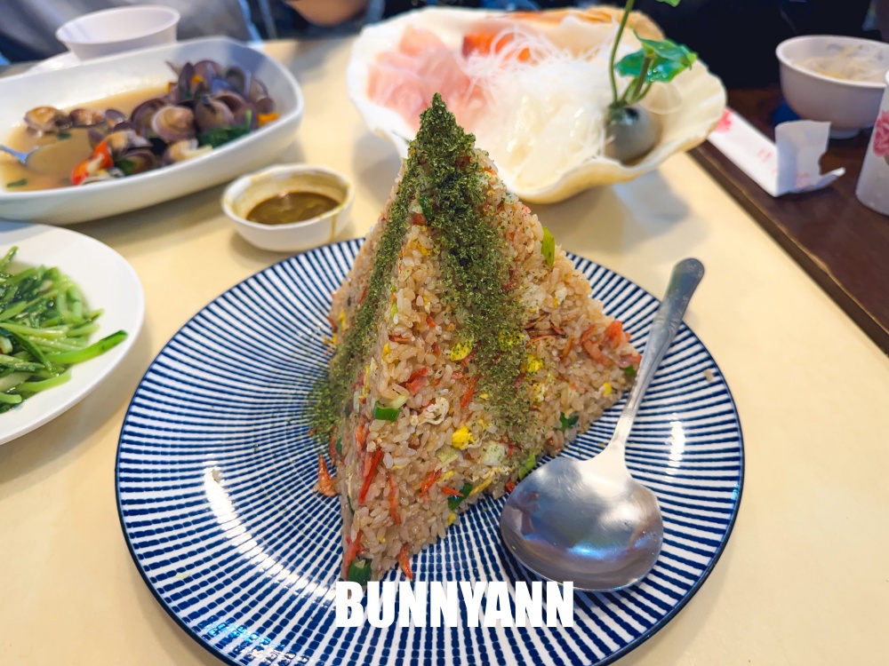 誰說這家海產沒人吃，450元小卷米粉有夠飽，生魚片也是招牌