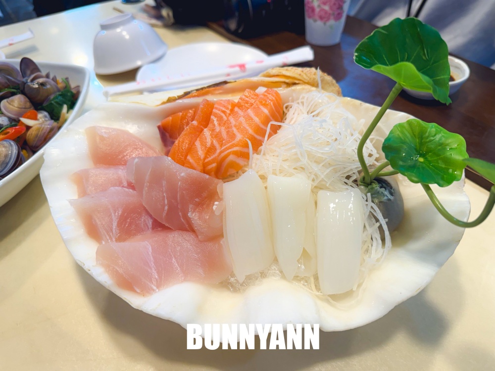 誰說這家海產沒人吃，450元小卷米粉有夠飽，生魚片也是招牌