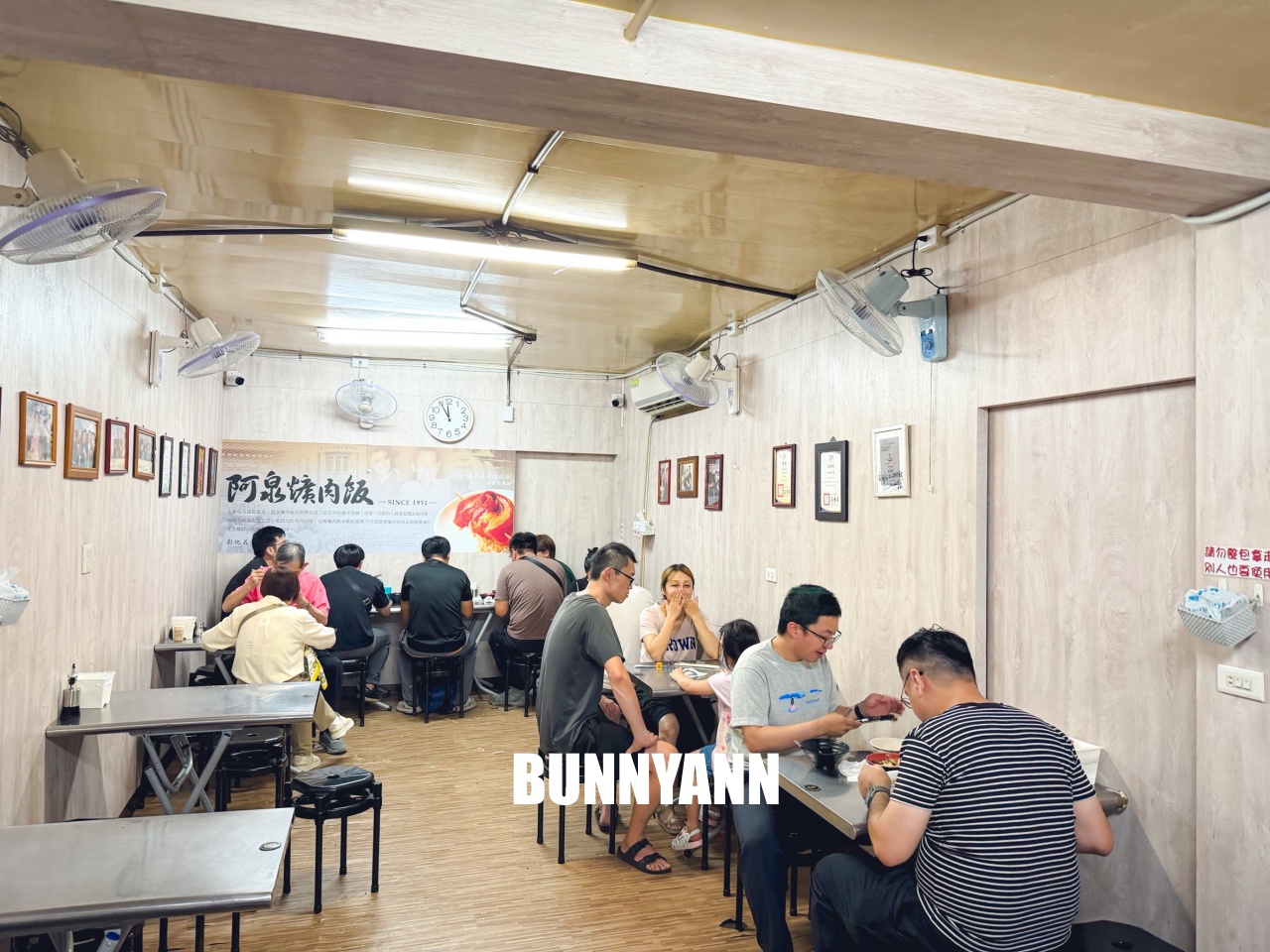 附近鄰居常吃中午，就是爌肉飯店家，兩百元能吃很飽，間隔肉也是招牌