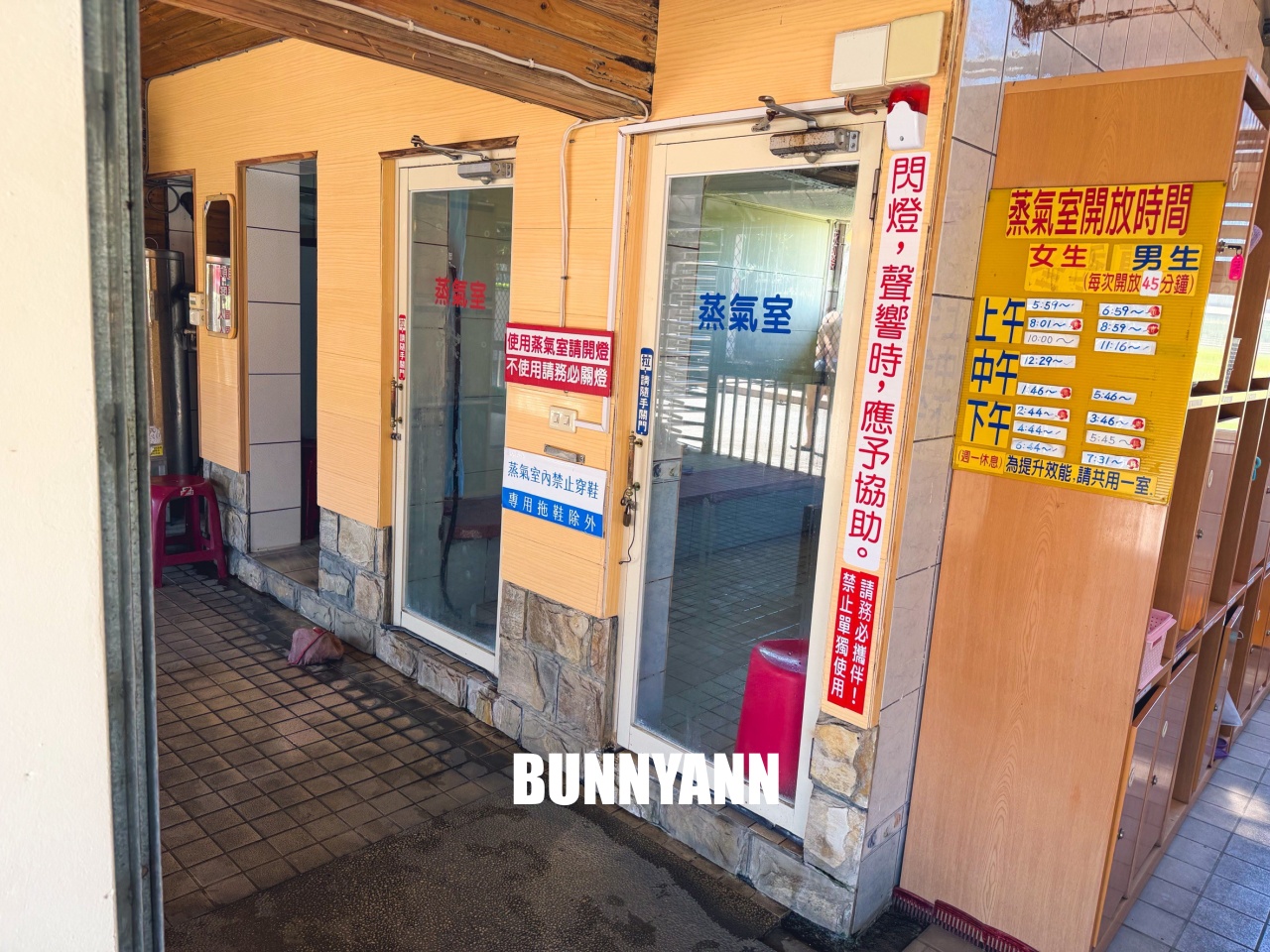 宜蘭冬山龍泉游泳池，嗨玩旋轉滑水道，泳池畔吃雞排