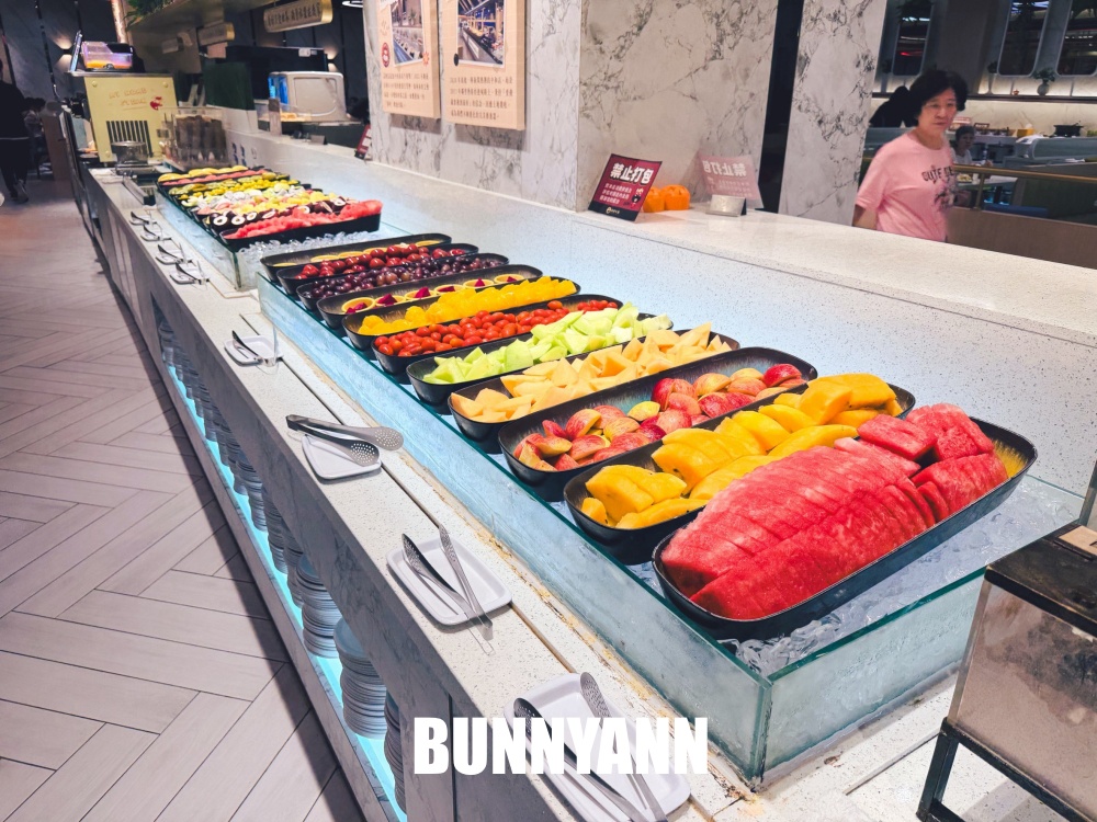 很多人不知道,是牛排自助餐店家,低消390元享吃到飽,多種水果是主打 很多人不知道,是牛排自助餐店家,低消390元享吃到飽,多種水果是主打