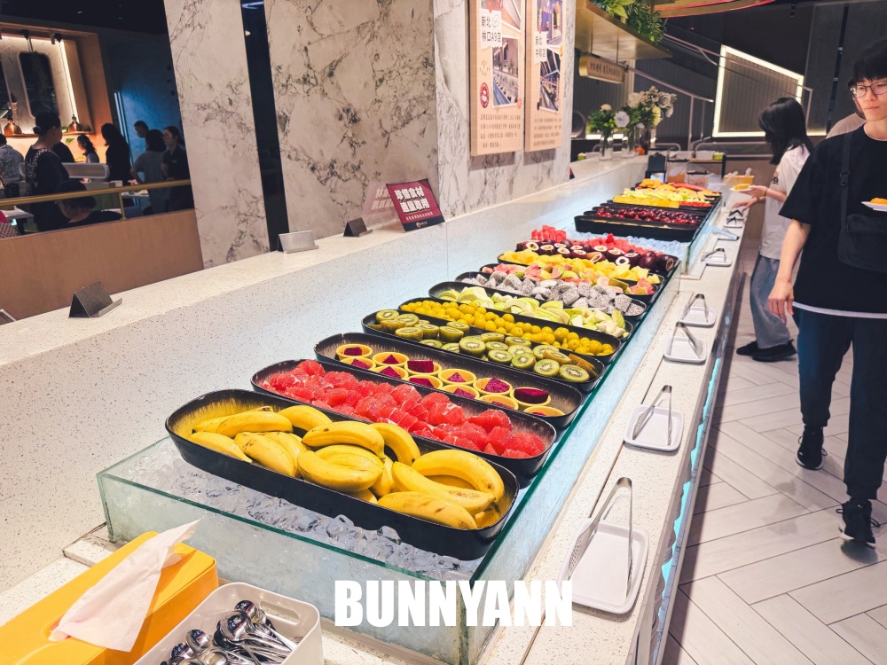 很多人不知道,是牛排自助餐店家,低消390元享吃到飽,多種水果是主打 很多人不知道,是牛排自助餐店家,低消390元享吃到飽,多種水果是主打