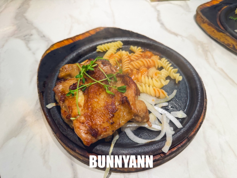 很多人不知道,是牛排自助餐店家,低消390元享吃到飽,多種水果是主打 很多人不知道,是牛排自助餐店家,低消390元享吃到飽,多種水果是主打