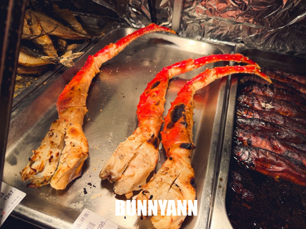 很多人不知道,是台版築地市場海產店,買一盒生魚片就很滿足,站著吃是主打特色 很多人不知道,是台版築地市場海產店,買一盒生魚片就很滿足,站著吃是主打特色