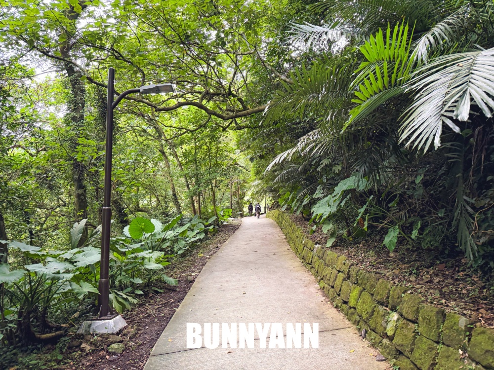礁溪這瀑布群超低調，三層瀑布步道竟然平坦好走，沿途山景又清幽好拍