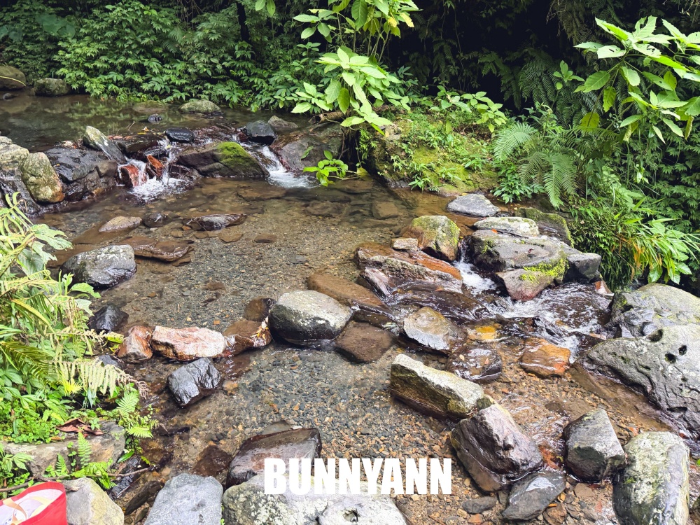 礁溪這瀑布群超低調，三層瀑布步道竟然平坦好走，沿途山景又清幽好拍