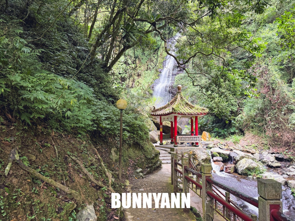礁溪這瀑布群超低調，三層瀑布步道竟然平坦好走，沿途山景又清幽好拍