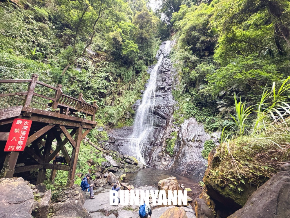 礁溪這瀑布群超低調，三層瀑布步道竟然平坦好走，沿途山景又清幽好拍