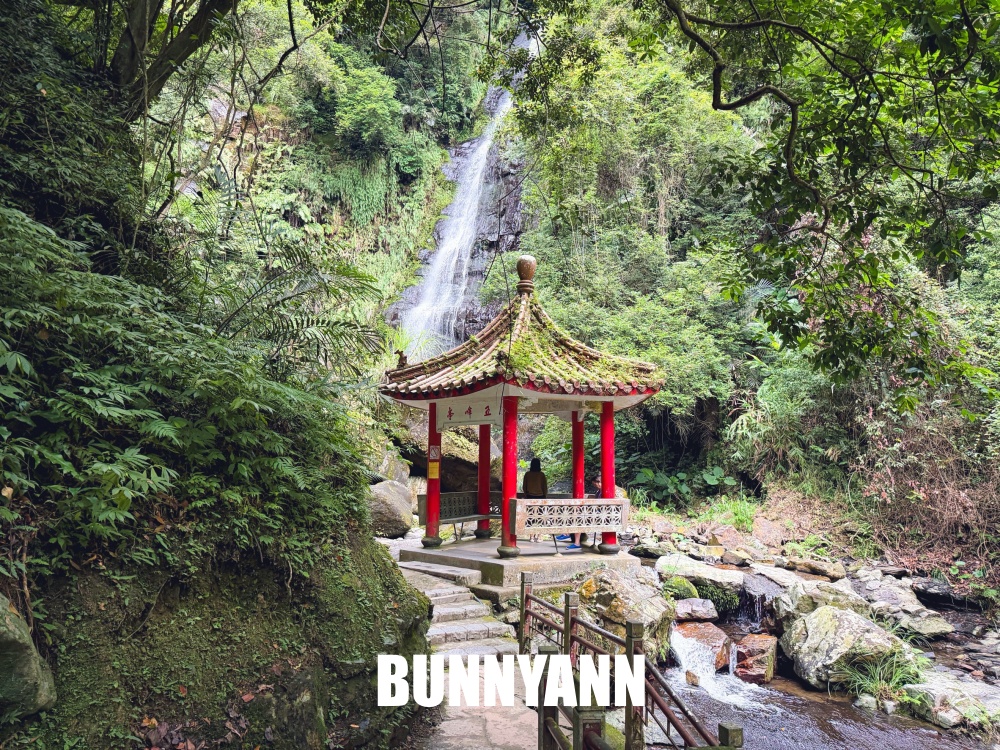 礁溪這瀑布群超低調，三層瀑布步道竟然平坦好走，沿途山景又清幽好拍