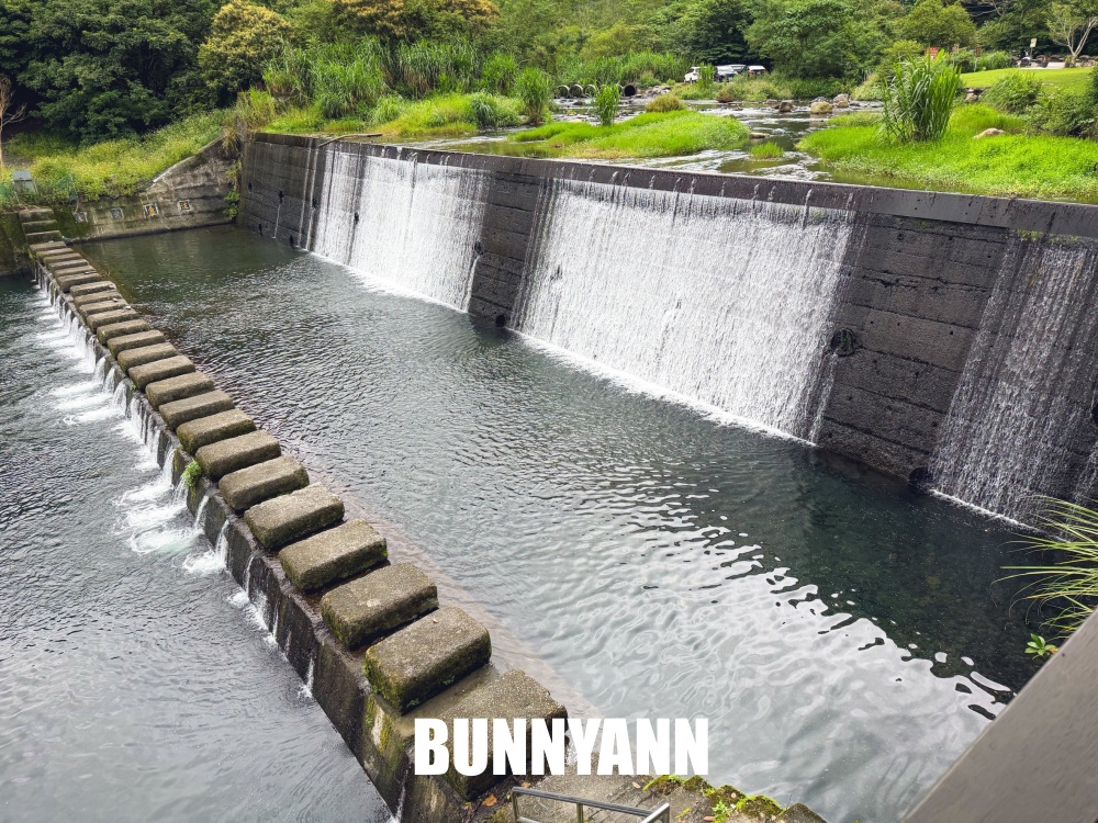 礁溪這瀑布群超低調，三層瀑布步道竟然平坦好走，沿途山景又清幽好拍