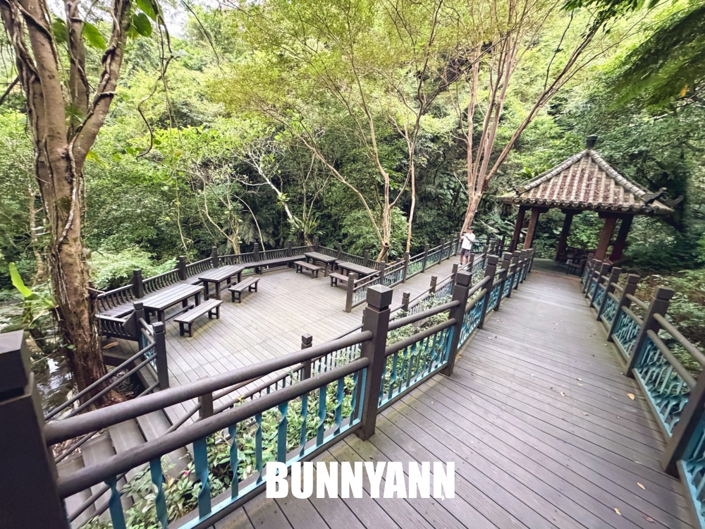 礁溪這瀑布群超低調，三層瀑布步道竟然平坦好走，沿途山景又清幽好拍