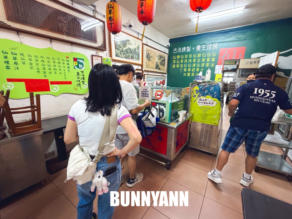 萬里【仙草龍仙草冰】在地人傳說中的秒殺仙草布丁專賣店