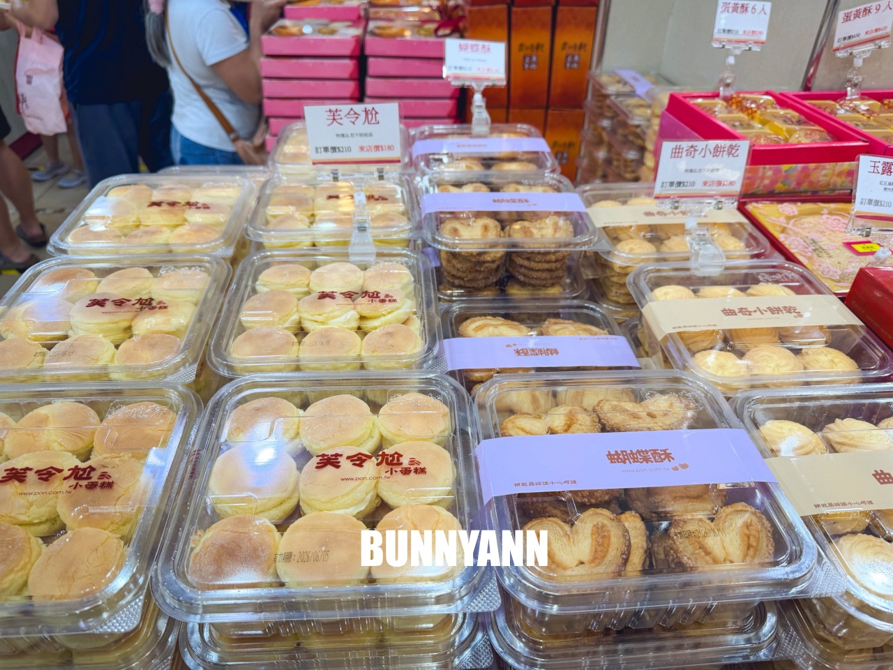 外地人專程來買，是麵包蛋糕店家，一千元就很好買，奶凍捲也是招牌