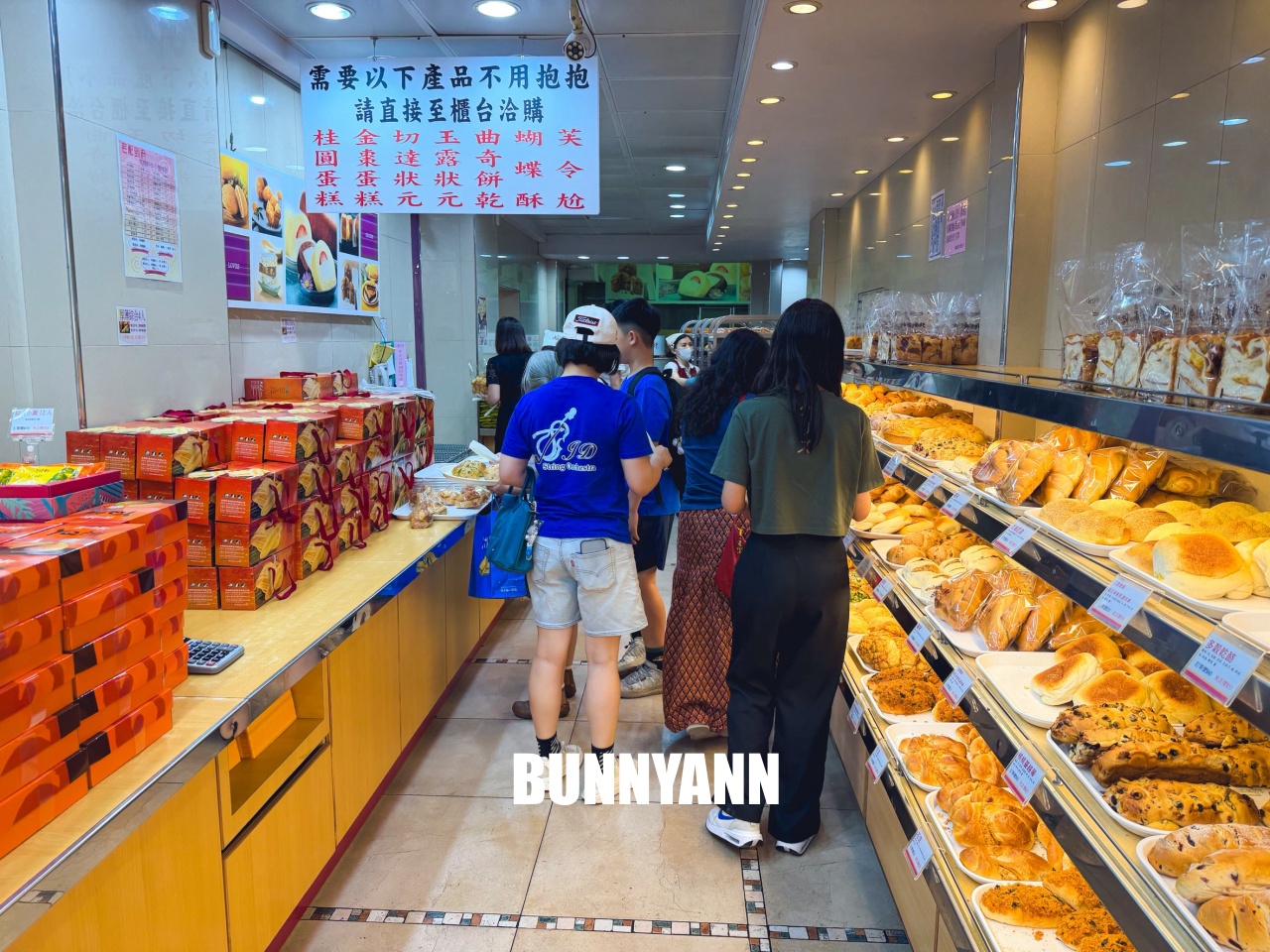 外地人專程來買，是麵包蛋糕店家，一千元就很好買，奶凍捲也是招牌