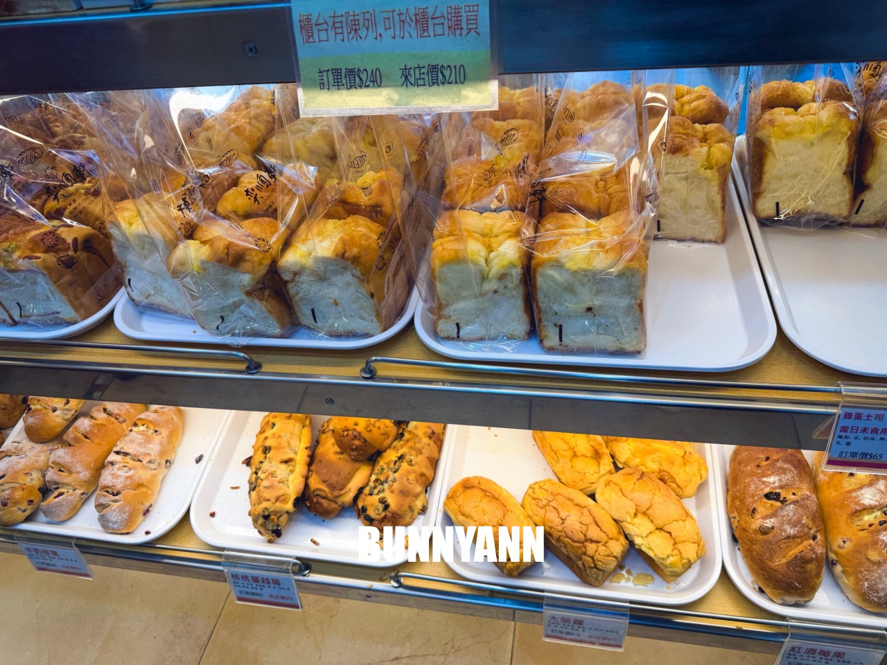 外地人專程來買，是麵包蛋糕店家，一千元就很好買，奶凍捲也是招牌