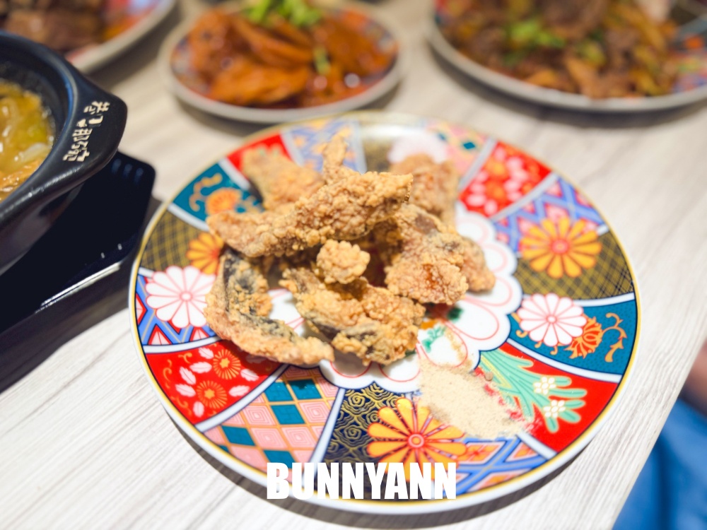 知道的人不多，是巷口那碗餐廳店家，280元香酥鴨份量大，乾麵也是招牌主打