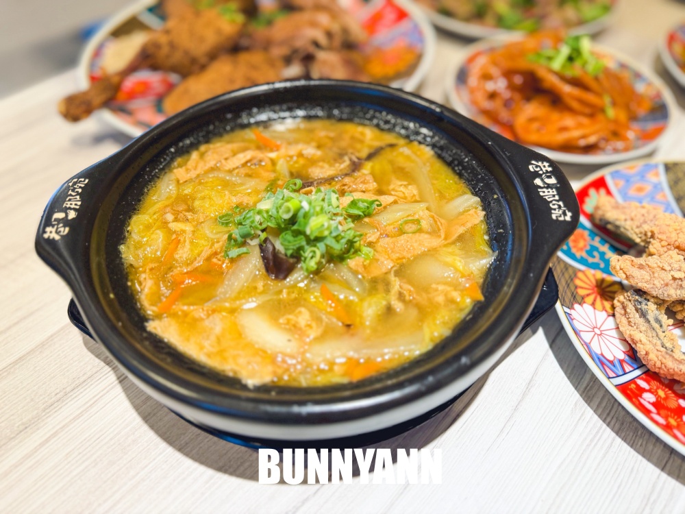 知道的人不多，是巷口那碗餐廳店家，280元香酥鴨份量大，乾麵也是招牌主打