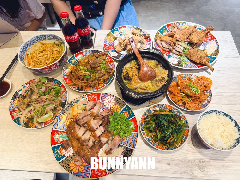 知道的人不多，是巷口那碗餐廳店家，280元香酥鴨份量大，乾麵也是招牌主打