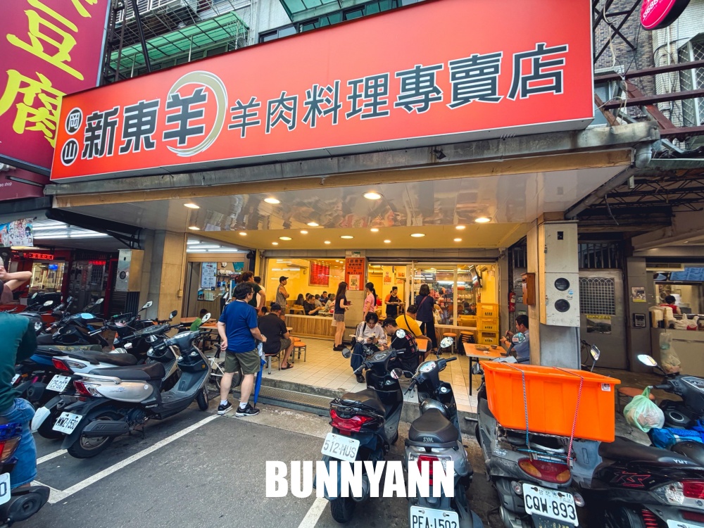 以為這家羊肉店沒人吃，120羊肉炒麵有夠飽，免費續湯也是招牌