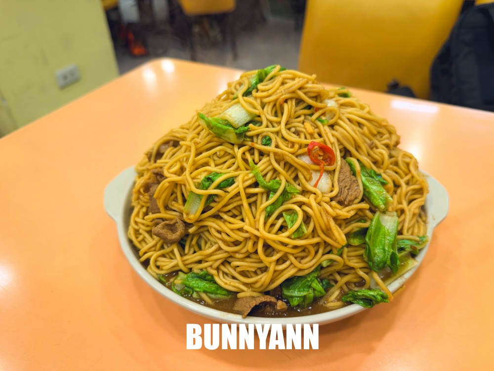 以為這家羊肉店沒人吃，120羊肉炒麵有夠飽，免費續湯也是招牌