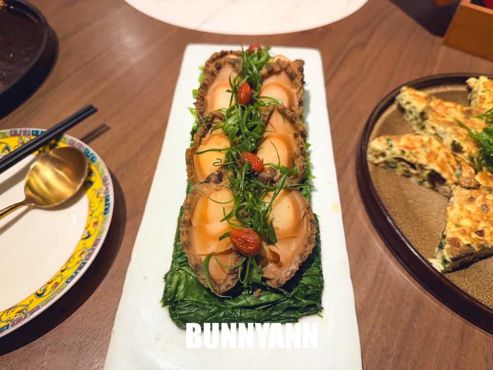 誰說這間店沒人吃，人均1200元卻有夠難訂，雞湯跟鮮魚都是招牌