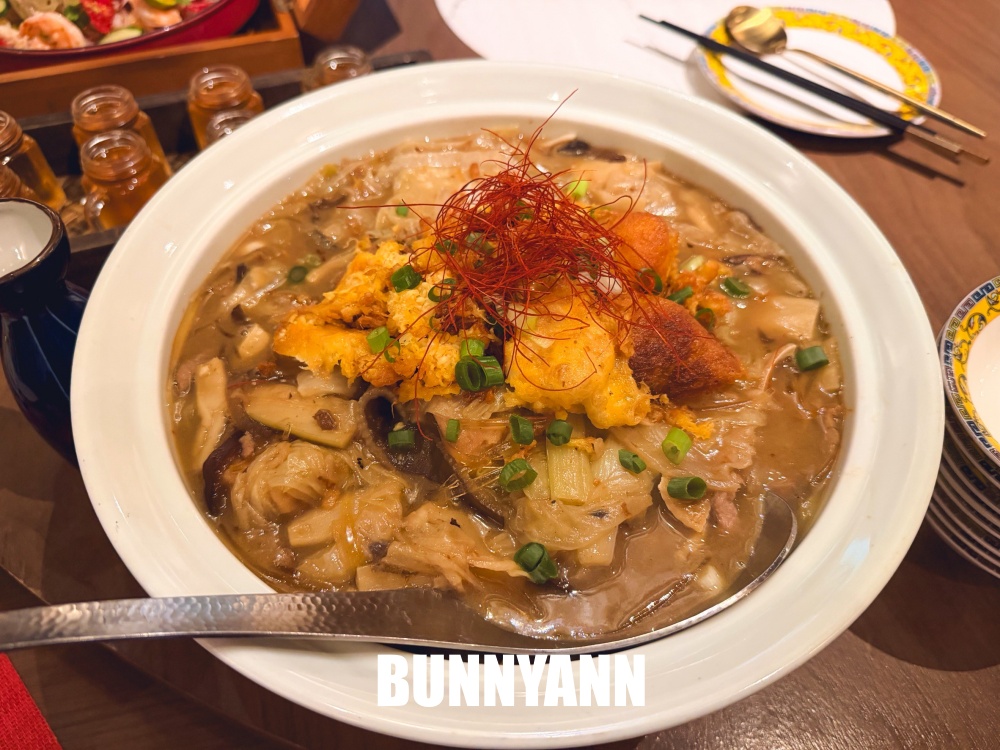 誰說這間店沒人吃，人均1200元卻有夠難訂，雞湯跟鮮魚都是招牌