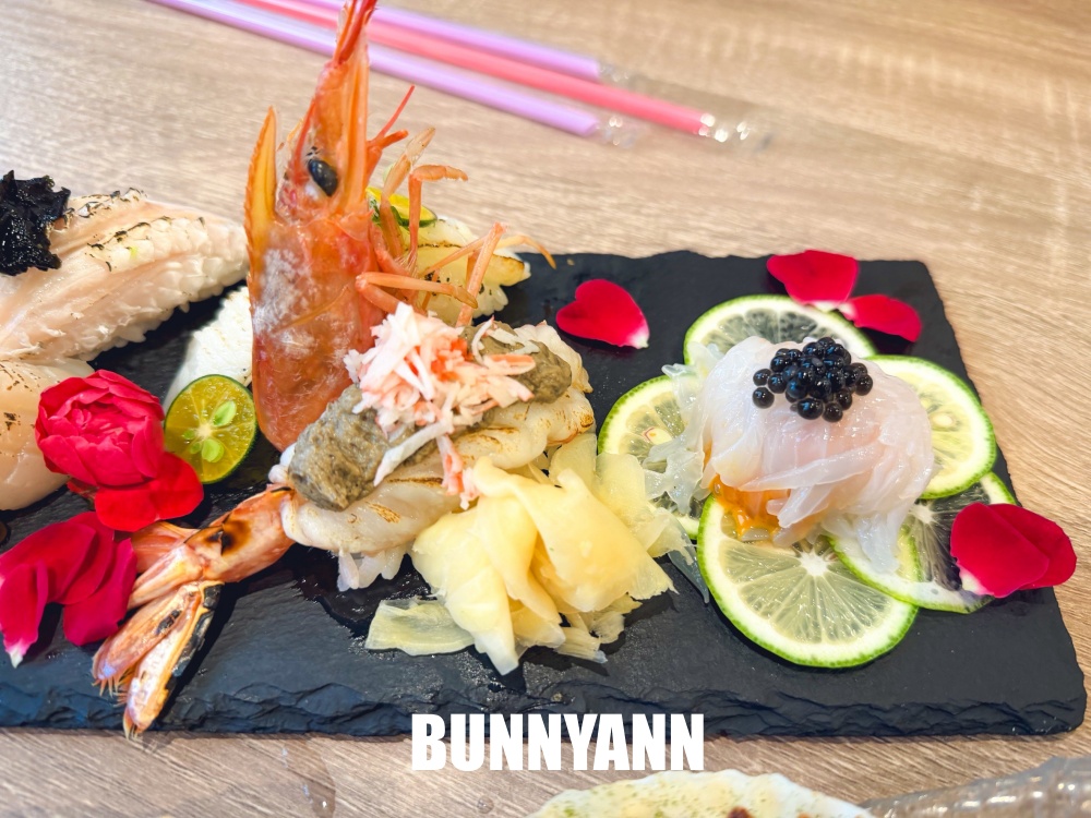 很多人沒吃過，是日式料理店家，點個鮭魚丼飯吃不完，毛毛蟲壽司也是招牌