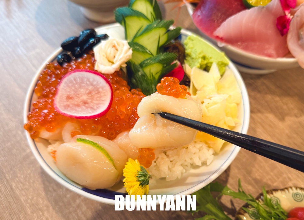 很多人沒吃過，是日式料理店家，點個鮭魚丼飯吃不完，毛毛蟲壽司也是招牌