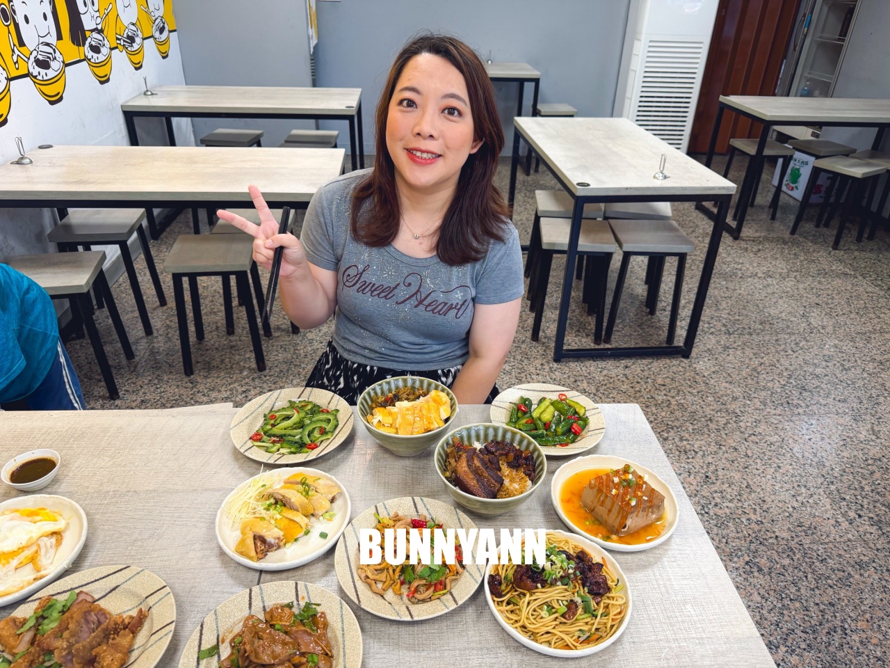 很多人沒吃過,就是控肉飯店家,點個五菜一主食吃不完,雞肉切盤也是招牌 很多人沒吃過,就是控肉飯店家,點個五菜一主食吃不完,雞肉切盤也是招牌