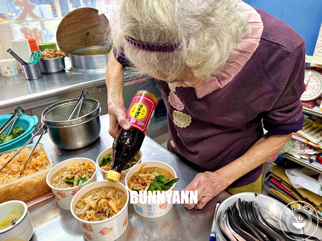 一半人沒吃過，90歲阿嬤的大腸麵線，點一大一小就夠，大腸也是主打