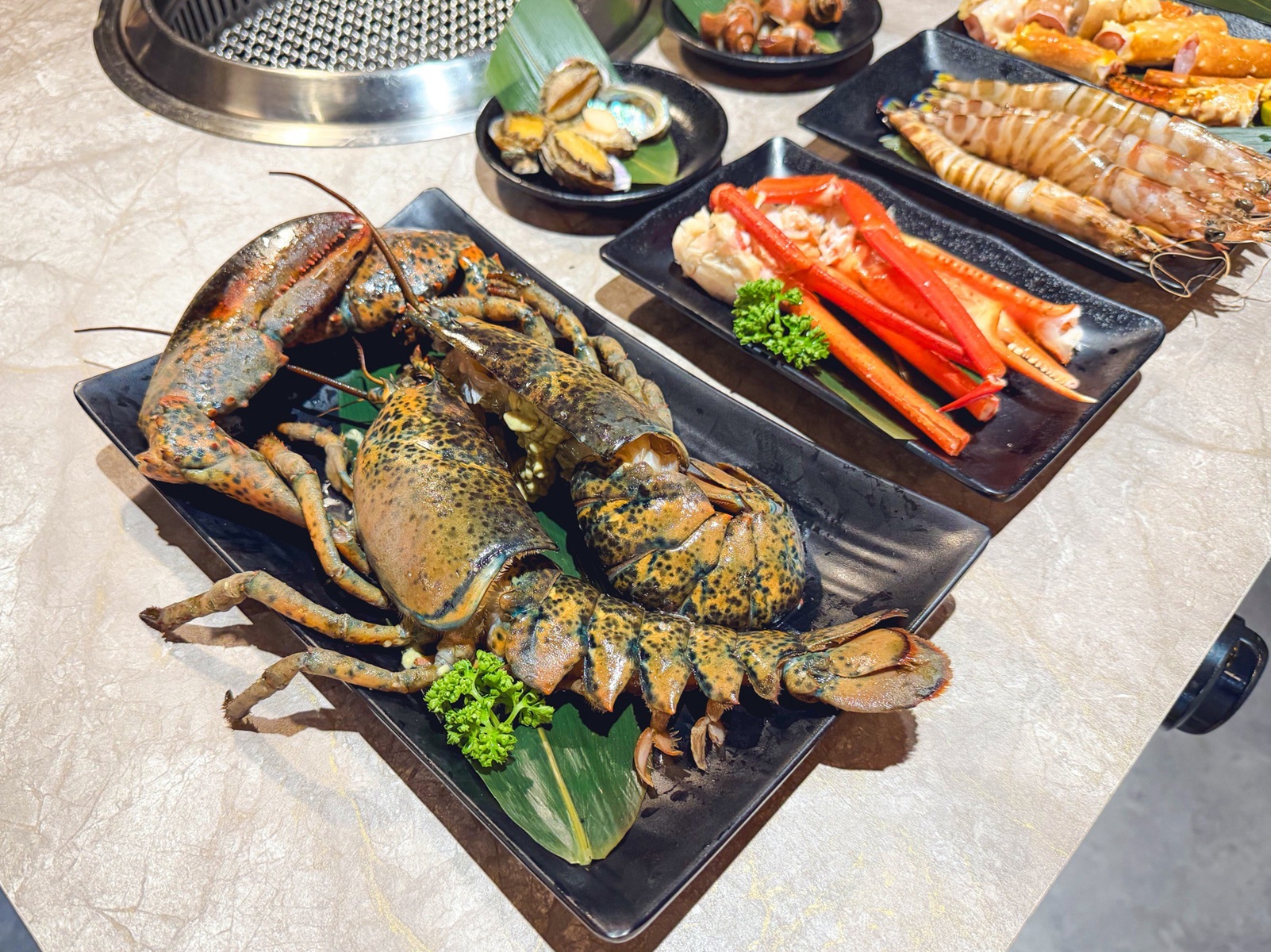 桃園最強燒肉吃到飽！三柒燒肉專門店桃園中華店，CP值超高頂級日本和牛、豐富自助吧隨你吃！