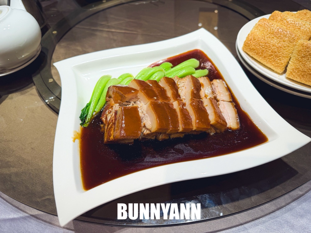 誰說這家雞湯沒人,是長時間熬煮雞湯鍋,點一桌很夠吃,煙燻白鯧也是主打 誰說這家雞湯沒人,是長時間熬煮雞湯鍋,點一桌很夠吃,煙燻白鯧也是主打