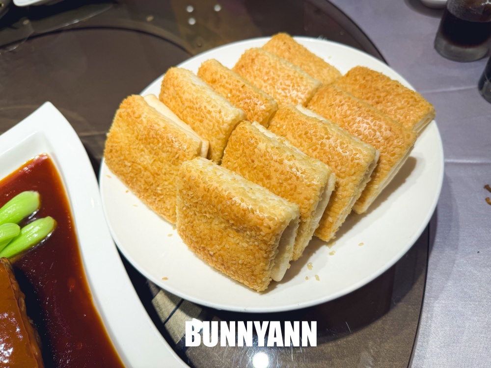 誰說這家雞湯沒人,是長時間熬煮雞湯鍋,點一桌很夠吃,煙燻白鯧也是主打 誰說這家雞湯沒人,是長時間熬煮雞湯鍋,點一桌很夠吃,煙燻白鯧也是主打