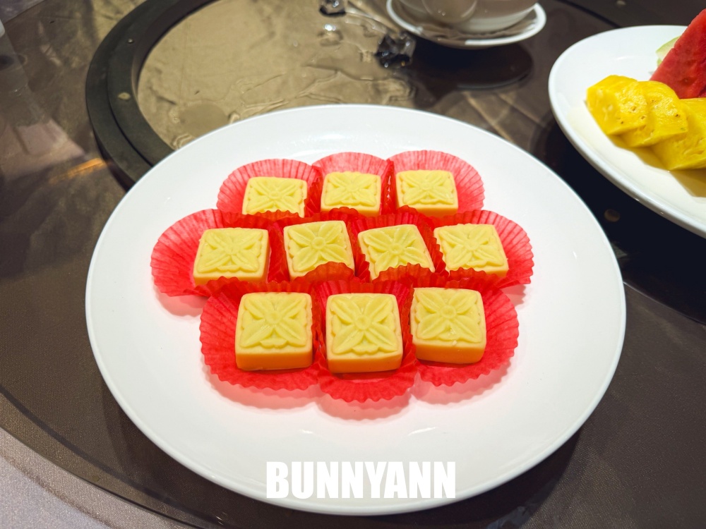 誰說這家雞湯沒人,是長時間熬煮雞湯鍋,點一桌很夠吃,煙燻白鯧也是主打 誰說這家雞湯沒人,是長時間熬煮雞湯鍋,點一桌很夠吃,煙燻白鯧也是主打