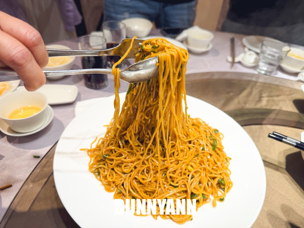 誰說這家雞湯沒人,是長時間熬煮雞湯鍋,點一桌很夠吃,煙燻白鯧也是主打 誰說這家雞湯沒人,是長時間熬煮雞湯鍋,點一桌很夠吃,煙燻白鯧也是主打