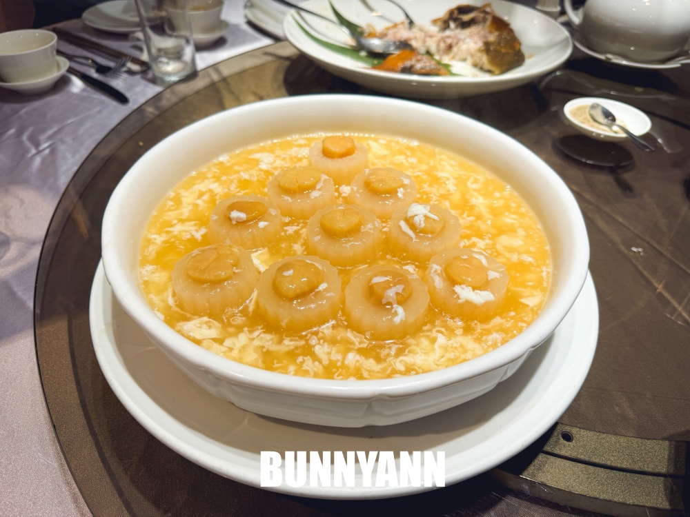 誰說這家雞湯沒人,是長時間熬煮雞湯鍋,點一桌很夠吃,煙燻白鯧也是主打 誰說這家雞湯沒人,是長時間熬煮雞湯鍋,點一桌很夠吃,煙燻白鯧也是主打
