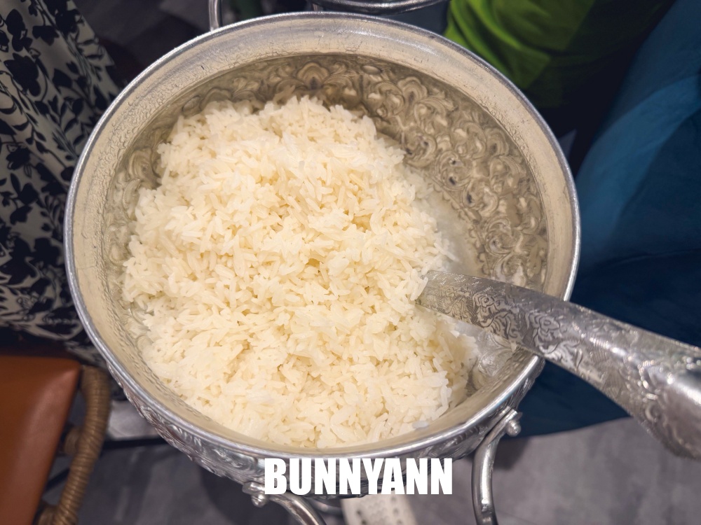 青埔美食【Siam Siam 泰式料理華泰店】超狂火山排骨，美到像國外的網美餐廳！