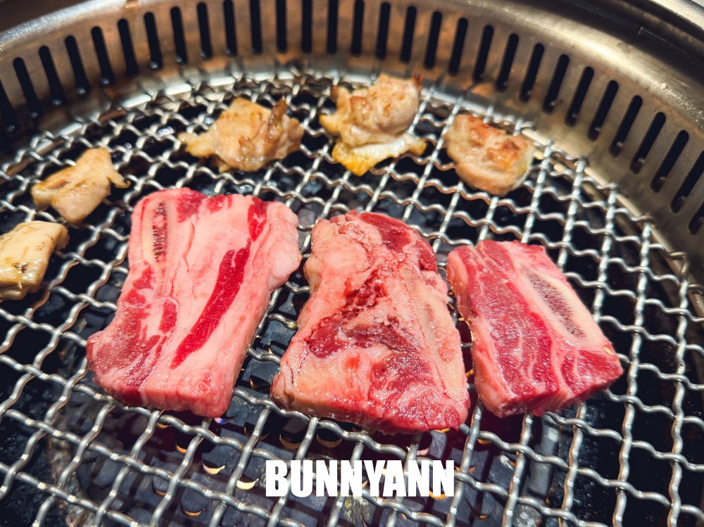 桃園最強燒肉吃到飽！三柒燒肉專門店桃園中華店，CP值超高頂級日本和牛、豐富自助吧隨你吃！