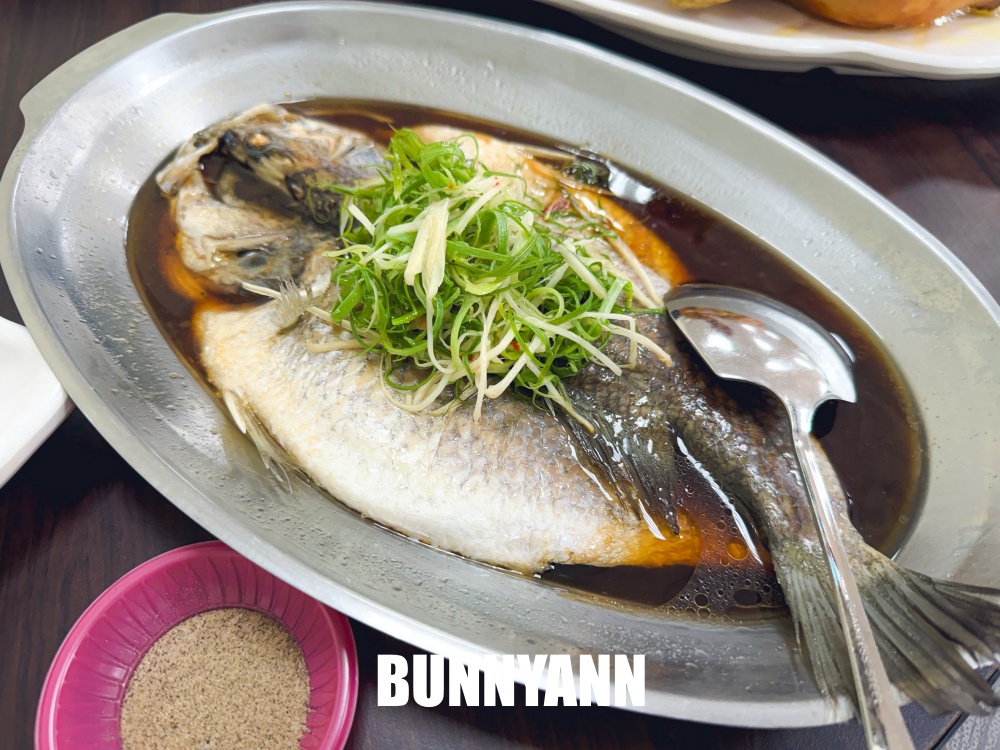 南投竹山必吃美食！以鵝傳鵝竹山總店，最強銷魂燒鵝與超狂海鮮米粉湯，水準超高的聚餐首選