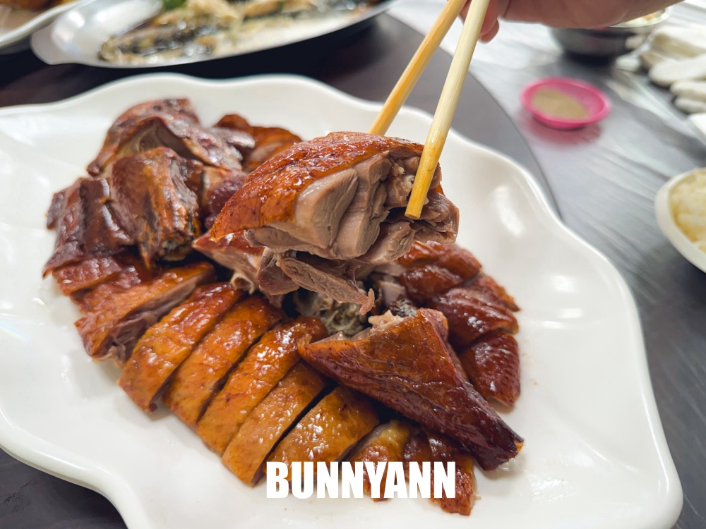 南投竹山必吃美食！以鵝傳鵝竹山總店，最強銷魂燒鵝與超狂海鮮米粉湯，水準超高的聚餐首選