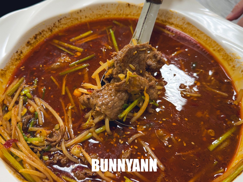 南投竹山必吃美食！以鵝傳鵝竹山總店，最強銷魂燒鵝與超狂海鮮米粉湯，水準超高的聚餐首選